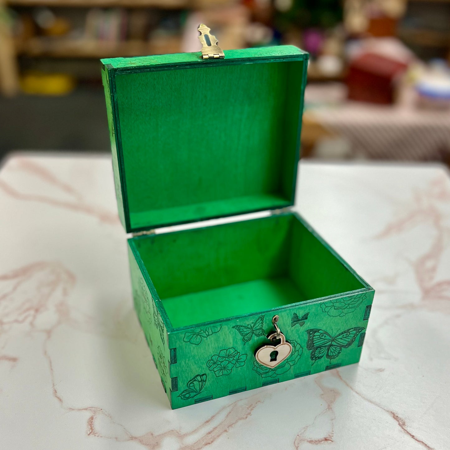 Butterfly Box | Hinged